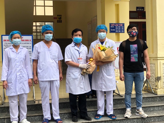 Bệnh nhân ở Ninh Bình được công bố khỏi bệnh sau 14 ngày điều trị.