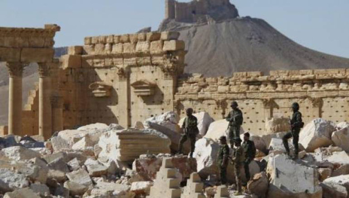 Tên lửa nhắm mục tiêu gần thành phố lịch sử Palmyra, miền Trung Syria. Ảnh: Zaman Al Wasl