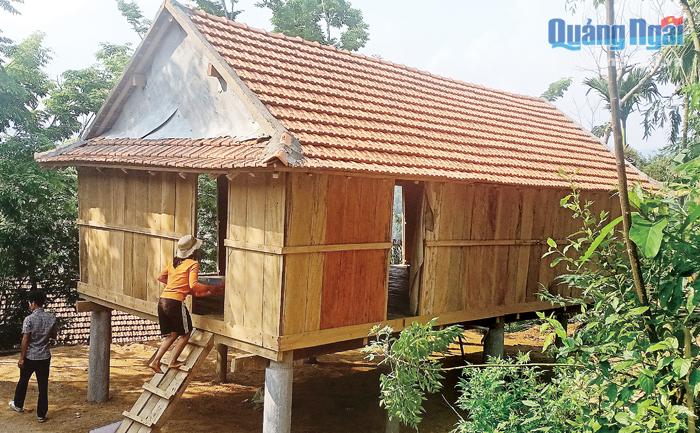 Căn nhà mới của gia đình anh Đinh Văn Tối,  ở xã Sơn Liên (Sơn Tây) đã hoàn thành.      Ảnh: LÊ ĐỨC