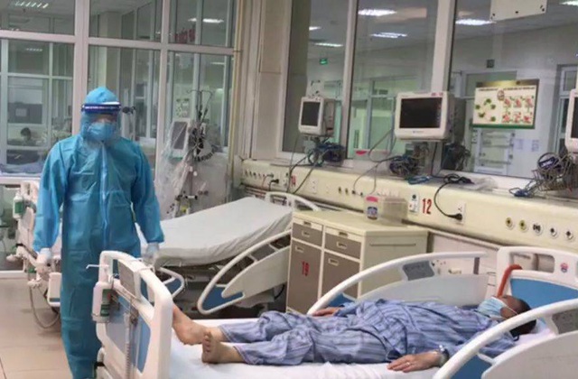 Bệnh nhân Covid-19 đang được điều trị tại Bệnh viện Bệnh Nhiệt đới Trung ương. Ảnh: T.H