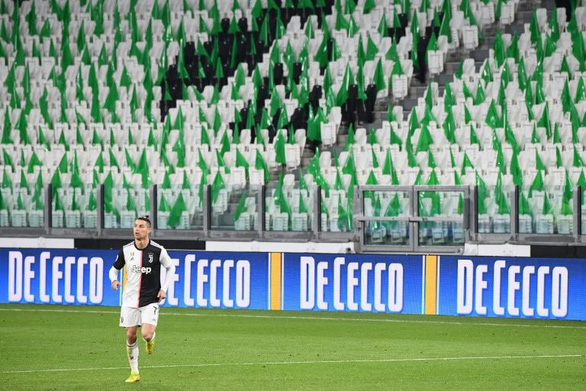 Serie A đã lùi thời hạn kết thúc mùa giải sang tháng 8 - Ảnh: AFP