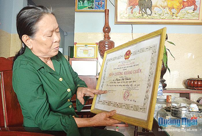 Bà Phạm Thị Chiến nhớ lại những ngày tháng tham gia cách mạng, đánh đuổi địch khỏi quê hương. 