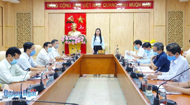 Ủy viên Dự khuyết Trung ương Đảng, Phó Bí thư Thường trực Tỉnh ủy, Chủ tịch HĐND tỉnh Bùi Thị Quỳnh Vân phát biểu tại hội nghị