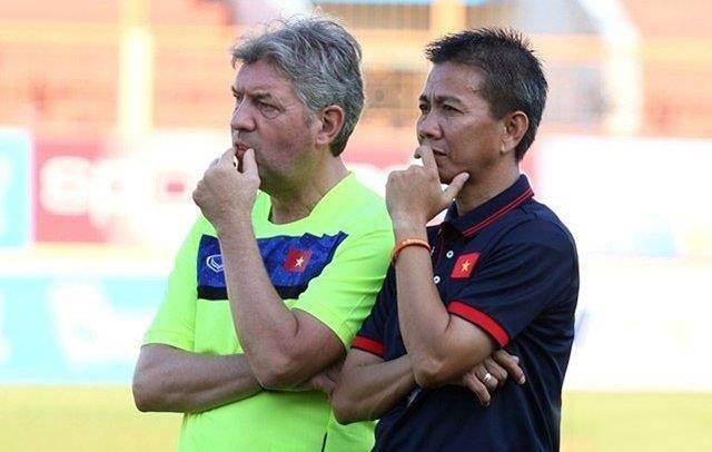Giám đốc kỹ thuật Jurgen Gede (trái) có nhiều đóng góp với bóng đá Việt Nam