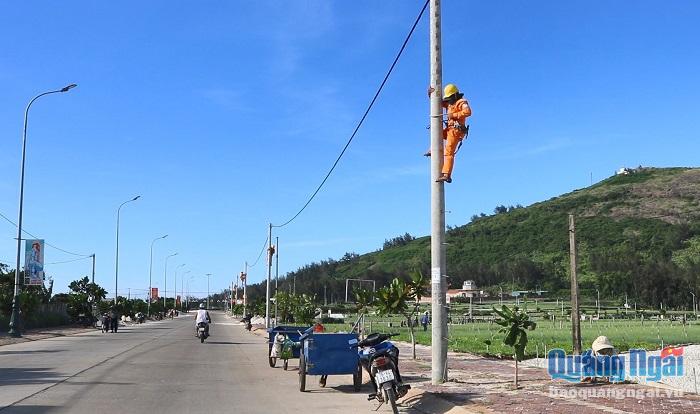 Ngành điện thường xuyên thực hiện kiểm tra, bảo dưỡng để đảm bảo xử lý kịp thời các sự cố về điện