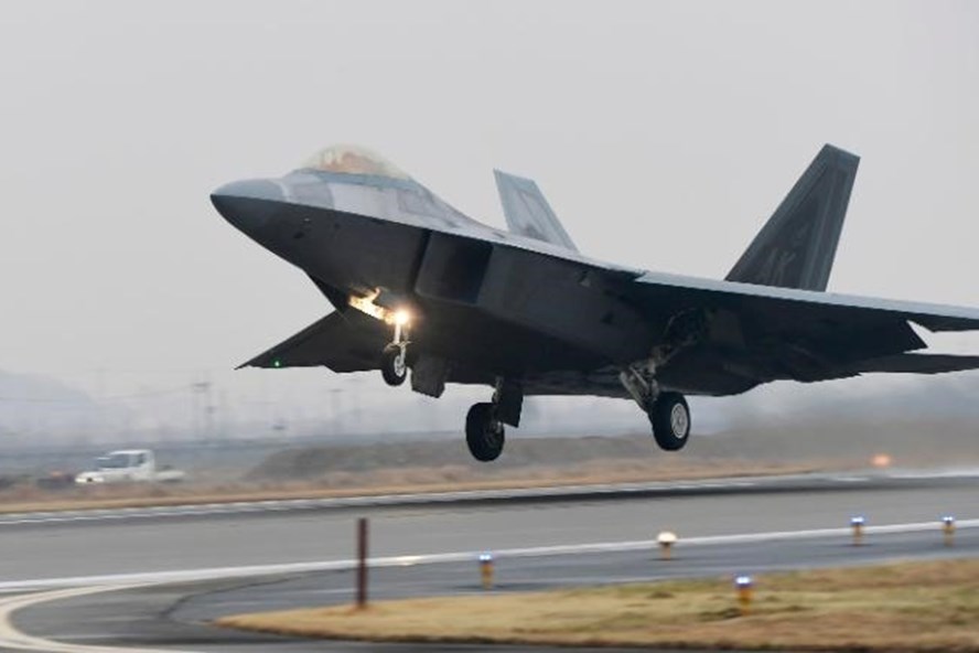 Tiêm kích tàng hình F-22. Ảnh: AFP.