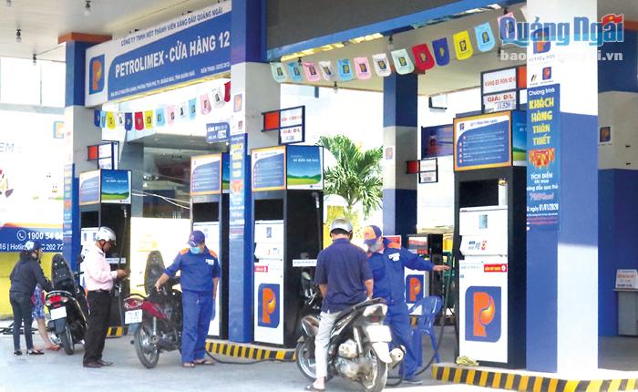 Cửa hàng bán lẻ xăng dầu của Công ty Xăng dầu Quảng Ngãi tại phường Trần Phú (TP.Quảng Ngãi).