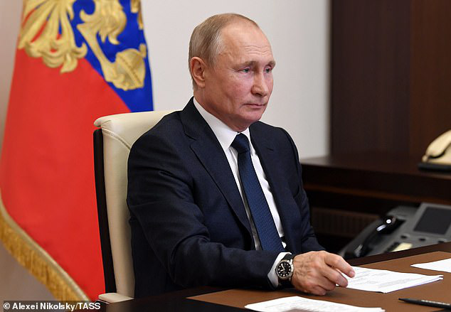 Tổng thống Vladimir Putin thông báo cuộc bỏ phiếu sửa đối hiến pháp sẽ diễn ra vào ngày 1-7. Ảnh: TASS