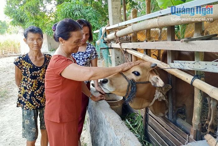 Chị Lự còn đề xuất trao bò hỗ trợ một số chị em phụ nữ nhằm cải thiện thu nhập cho các gia đình