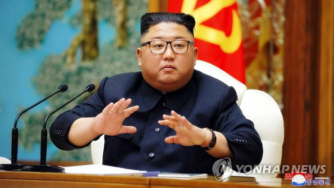 Chủ tịch Triều Tiên Kim Jong Un phát biểu tại cuộc họp Bộ chính trị Đảng Lao động Triều Tiên ngày 11/4. Ảnh: KCNA.
