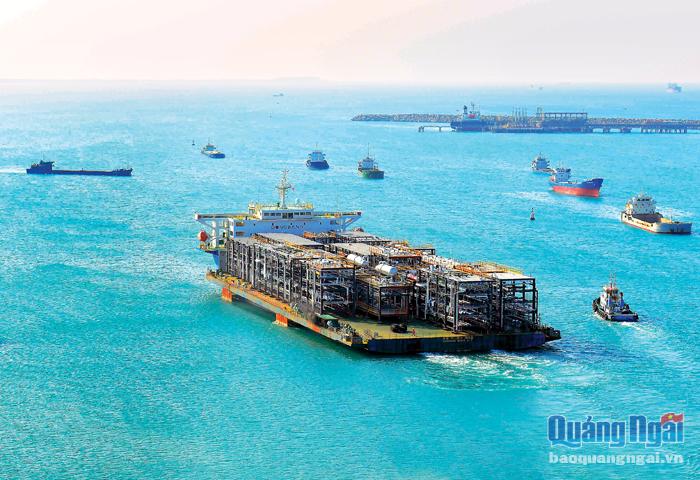 Với lợi thế cảng biển nước sâu, KKT Dung Quất đang là điểm đến hấp dẫn đối với các nhà đầu tư lớn trong và ngoài nước.