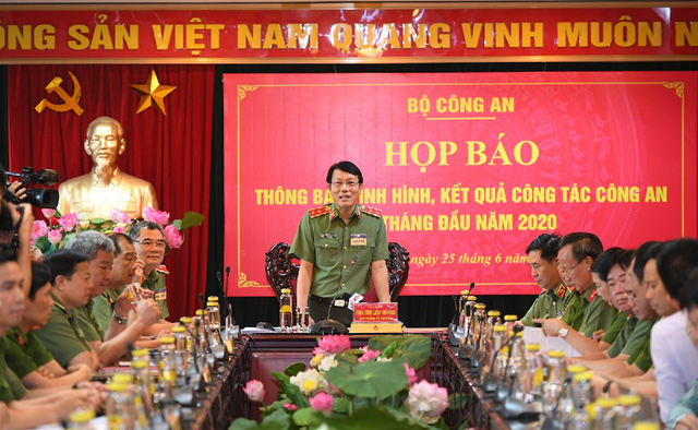 Thứ trưởng Lương Tam Quang phát biểu tại buổi họp báo. Ảnh: Bộ Công an.