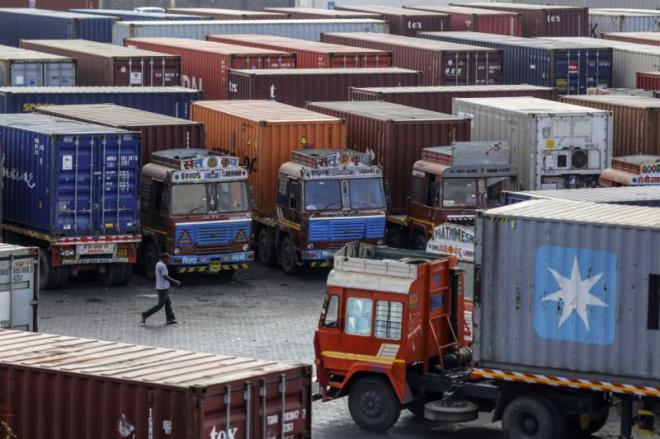 Ấn Độ lên kế hoạch siết chặt hàng nhập khẩu tư Trung Quốc trong bối cảnh căng thẳng 2 nước leo thang. (Ảnh: bBoomberg)