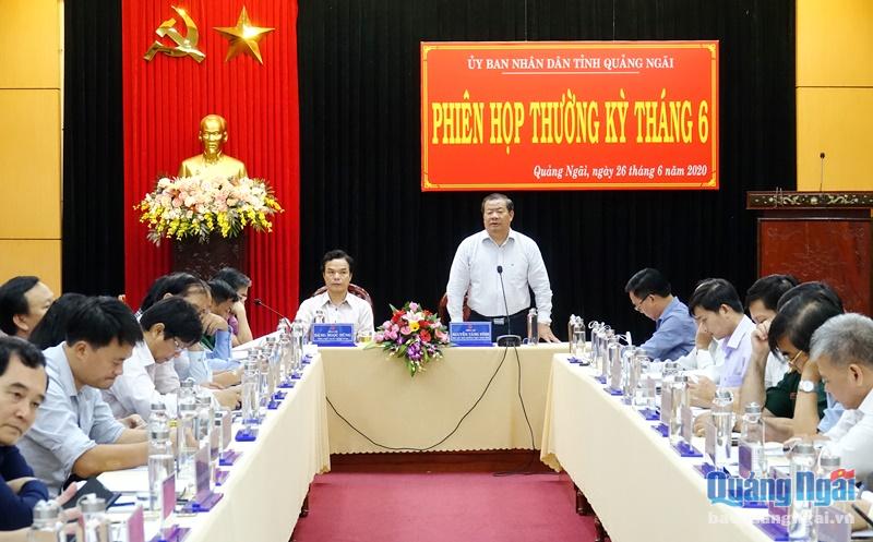 Phó Chủ tịch Thường trực UBND tỉnh Nguyễn Tăng Bính phát biểu tại phiên họp