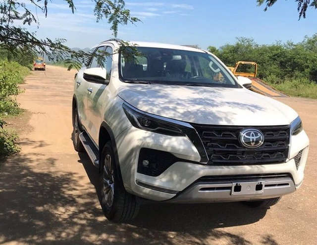 Toyota Fortuner 2021 xuất hiện tại Việt Nam