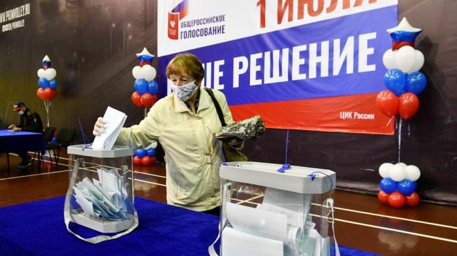 Một điểm bỏ phiếu sửa đổi Hiến pháp ở Vladivostok. (Ảnh: Reuters)