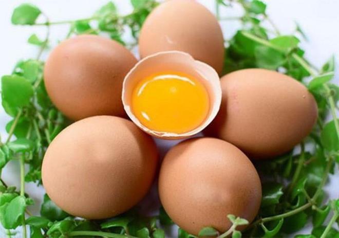 Trứng gà là thực phẩm phổ biến trong bữa ăn của người Việt. (Ảnh: TDT).