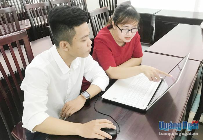 Sinh viên Nguyễn Văn Chính thực hiện đề tài dưới sự hướng dẫn của giảng viên Nguyễn Hoàng Ngân. 
