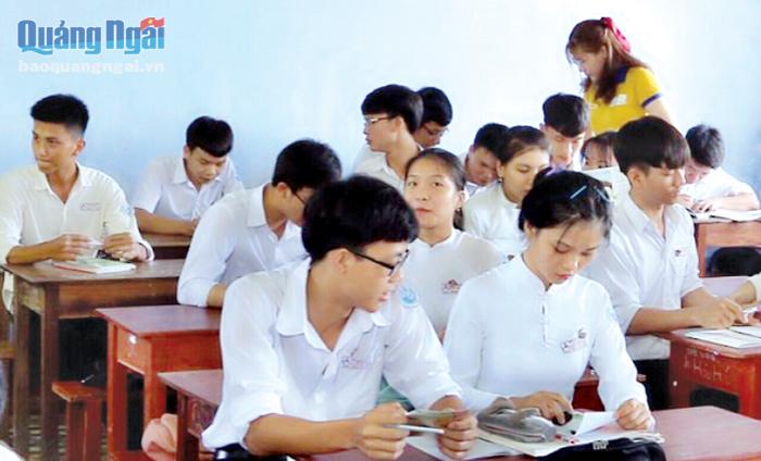 Học sinh Trường THPT Lý Sơn ôn tập chuẩn bị cho kỳ thi tốt nghiệp THPT năm 2020.