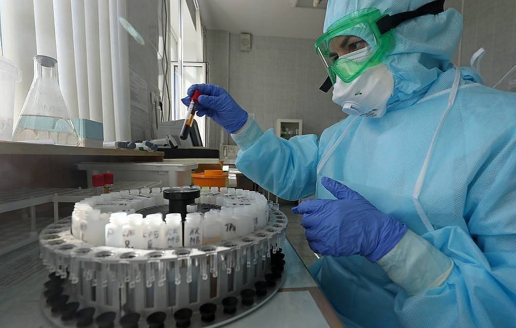 Nga bước vào giai đoạn thử nghiệm lâm sàng cuối cùng đối với vắc-xin ngừa virus SARS-CoV-2. Ảnh: TASS