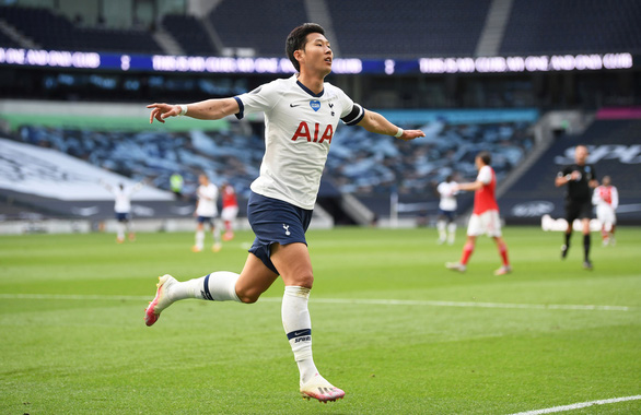 Son Heung-Min ăn mừng bàn gỡ 1-1 cho Tottenham - Ảnh: REUTERS