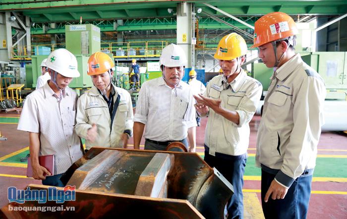 Tại Công ty TNHH Công nghiệp nặng Doosan Vina đã xuất hiện nhiều nhân tố mới, tích cực trong lao động, sản xuất. Ảnh: Phạm Danh