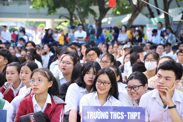 Học sinh tham gia Chương trình tư vấn tuyển sinh - hướng nghiệp 2020 ở Đà Nẵng sáng 21-6 - Ảnh: ĐOÀN CƯỜNG