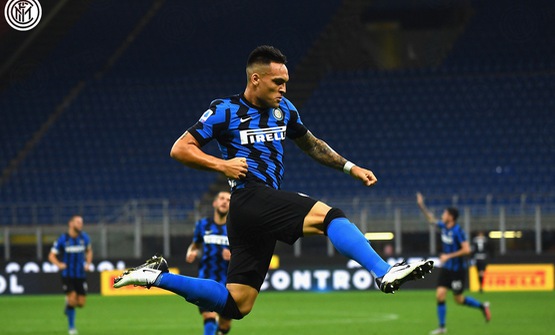 Chiến thắng 2-0 trước Napoli giúp Inter bảo toàn vị trí thứ 2 trên BXH