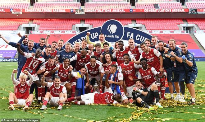 Arsenal ăn mừng danh hiệu vô địch FA Cup. Liên tiếp thắng Man City, Liverpool và Chelsea, Arsenal của HLV Arteta đang trưởng thành. 