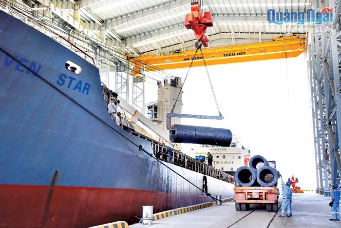Giá trị sản xuất công nghiệp và giá trị tăng thêm công nghiệp vượt chỉ tiêu Kết luận 18 của Tỉnh ủy chủ yếu nhờ có sản phẩm mới là thép của Nhà máy thép Hòa Phát Dung Quất.