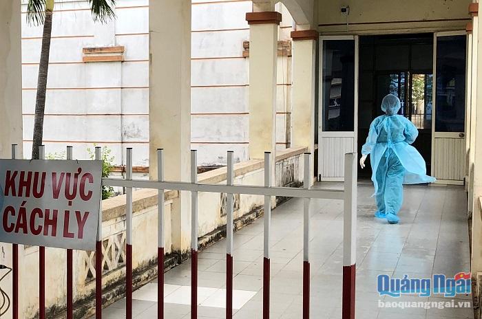 Khu vực cách ly tại cơ sở 2 Trung tâm Y tế huyện Bình Sơn- nơi đang điều trị các ca F0 của Quảng Ngãi
