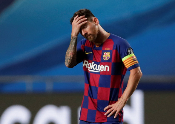 Sự thất vọng của Messi trong trận thua của Barca - Ảnh: REUTERS