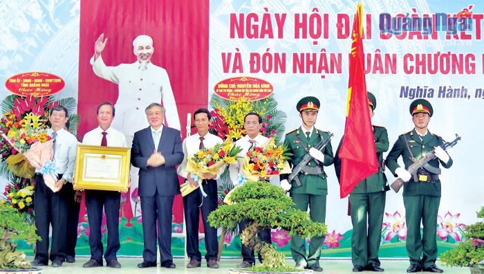 Huyện Nghĩa Hành đón nhận Huân chương Lao động hạng Ba.