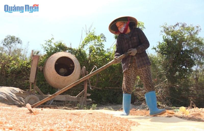 Chị Nguyễn Thị Mỹ Dung dù gia cảnh không khá giả nhưng không hề ngần ngại trả lại 150 triệu đồng nhặt được.