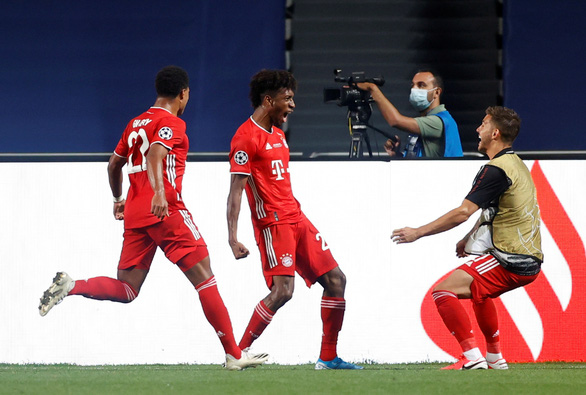 Coman ăn mừng bàn thắng vào lưới PSG - Ảnh: REUTERS