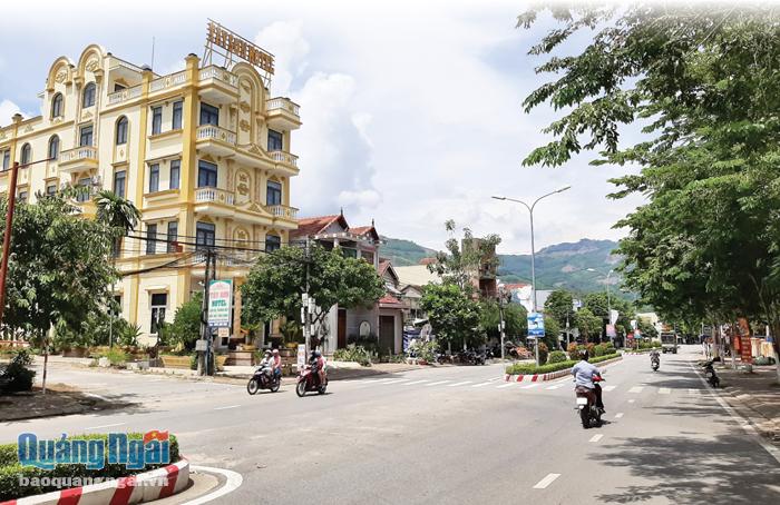 Nhiều tuyến đường ở  thị trấn Trà Xuân được đầu tư, mở rộng.  