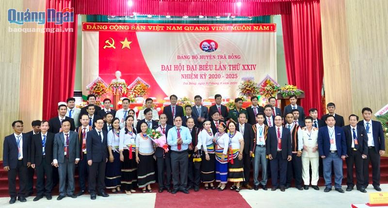 BCH Đảng bộ huyện Trà Bồng nhiệm kỳ 2020- 2025 ra mắt Đại hội