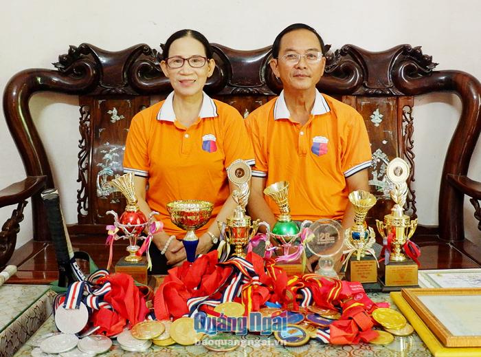 30 năm gắn bó với môn cầu lông, ông Nguyễn Xuân Anh cùng vợ gặt hái nhiều thành tích, góp phần lan tỏa phong trào cầu lông ở huyện Nghĩa Hành.