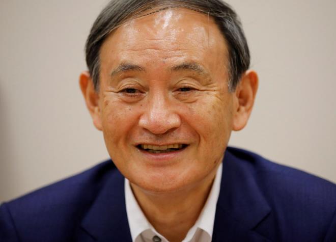 Chánh Văn phòng Nội các Nhật Bản Yoshihide Suga trong cuộc phỏng vấn với Reuters tại Tokyo, Nhật Bản, ngày 26/8. (Ảnh: Reuters)