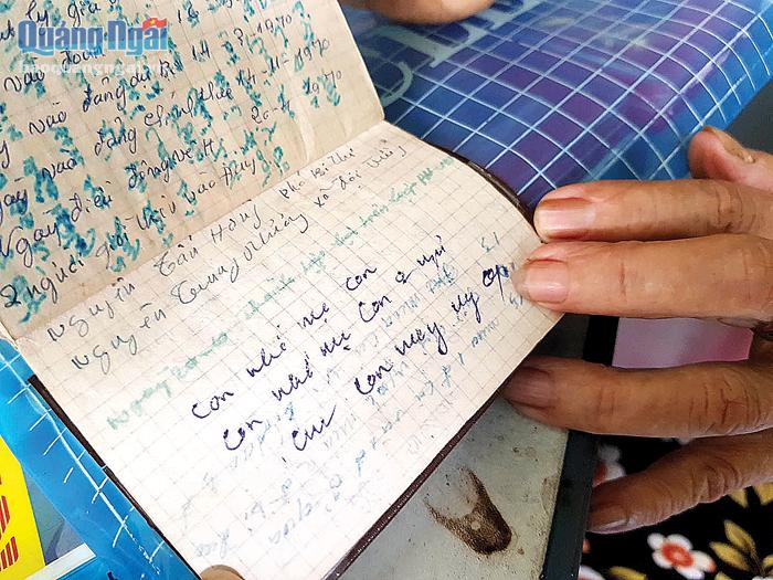 Những dòng nhật ký về mẹ được bà Khấu Thị Nhung viết trong những năm tháng làm giao liên giữa rừng núi Minh Long. 