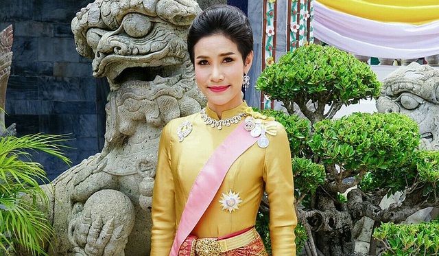 Hoàng quý phi Thái Lan Sineenat Wongvajirapakdi (Ảnh: Reuters)