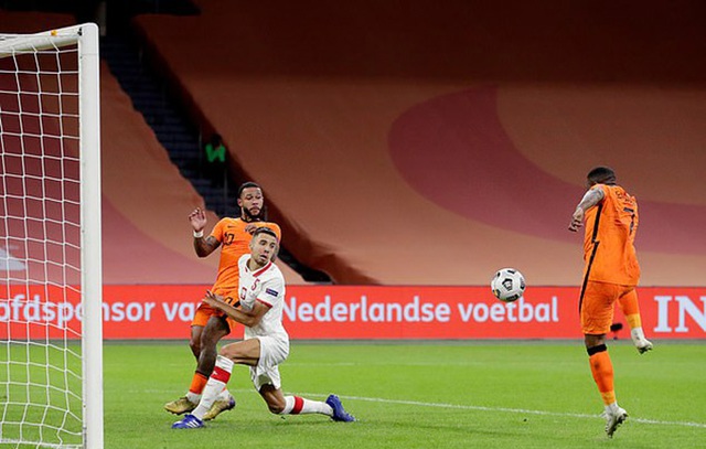 Hà Lan giành chiến thắng 1-0 trước Ba Lan