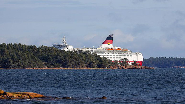 Phà Viking Line M / S Amorella bị mắc cạn ngoài khơi quần đảo Åland. (Ảnh: AP)