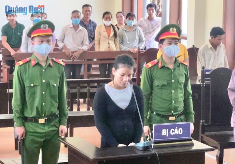 Bị cáo Nguyễn Thị Thanh Huyền tại phiên tòa
