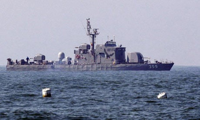 Một tàu của hải quân Hàn Quốc thực hiện nhiệm vụ tuần tra. (Ảnh: EPA)