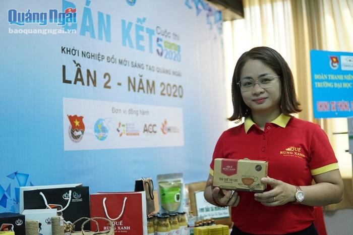 Chị Xuân Quỳnh tại cuộc thi Khởi nghiệp đổi mới sáng tạo năm 2020 và sản phẩm đã lọt vào vòng chung kết.
