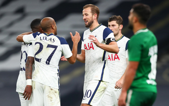 Niềm vui của các cầu thủ Tottenham - Ảnh: REUTERS