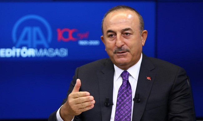 Ngoại trưởng Cavusoglu trong cuộc phỏng vấn ngày 30/9. Ảnh: Anadolu