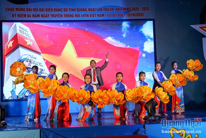 Một trong số 11 tiết mục văn nghệ đặc sắc tham dự Liên hoan tiếng hát thanh niên công nhân, dân tộc và tôn giáo tỉnh Quảng Ngãi năm 2020.