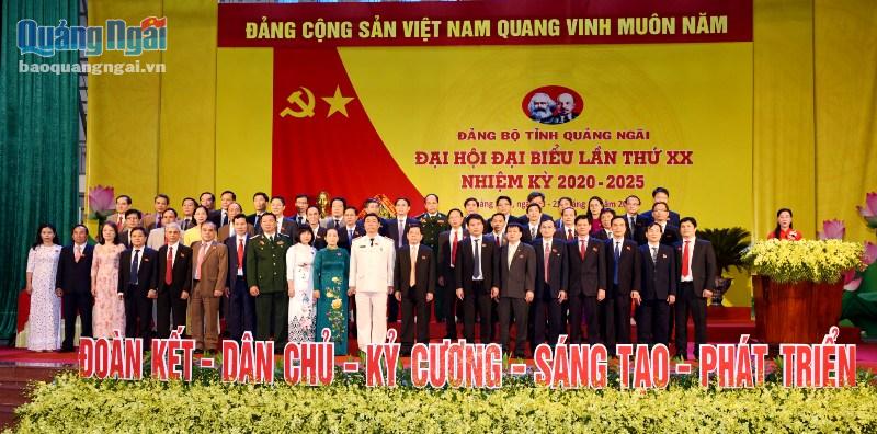 Ban Chấp hành Đảng bộ tỉnh nhiệm kỳ 2020- 2025 ra mắt Đại hội và Bí thư Tỉnh ủy Bùi Thị Quỳnh Vân phát biểu nhận nhiệm vụ